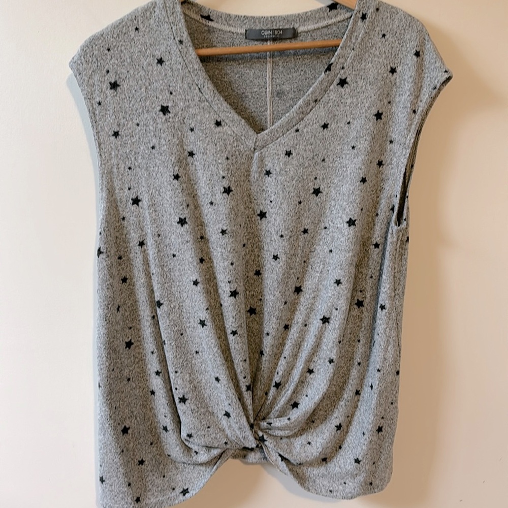 Coin 1804 Star V-neck Knit Top